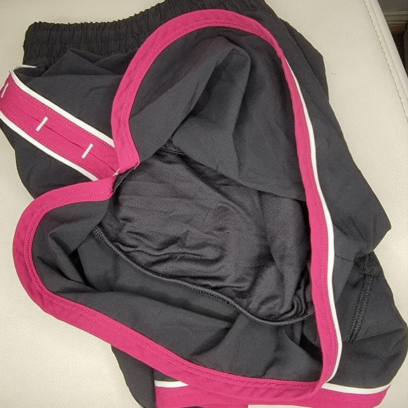 Under Armour shorts - Picture 2 of 4